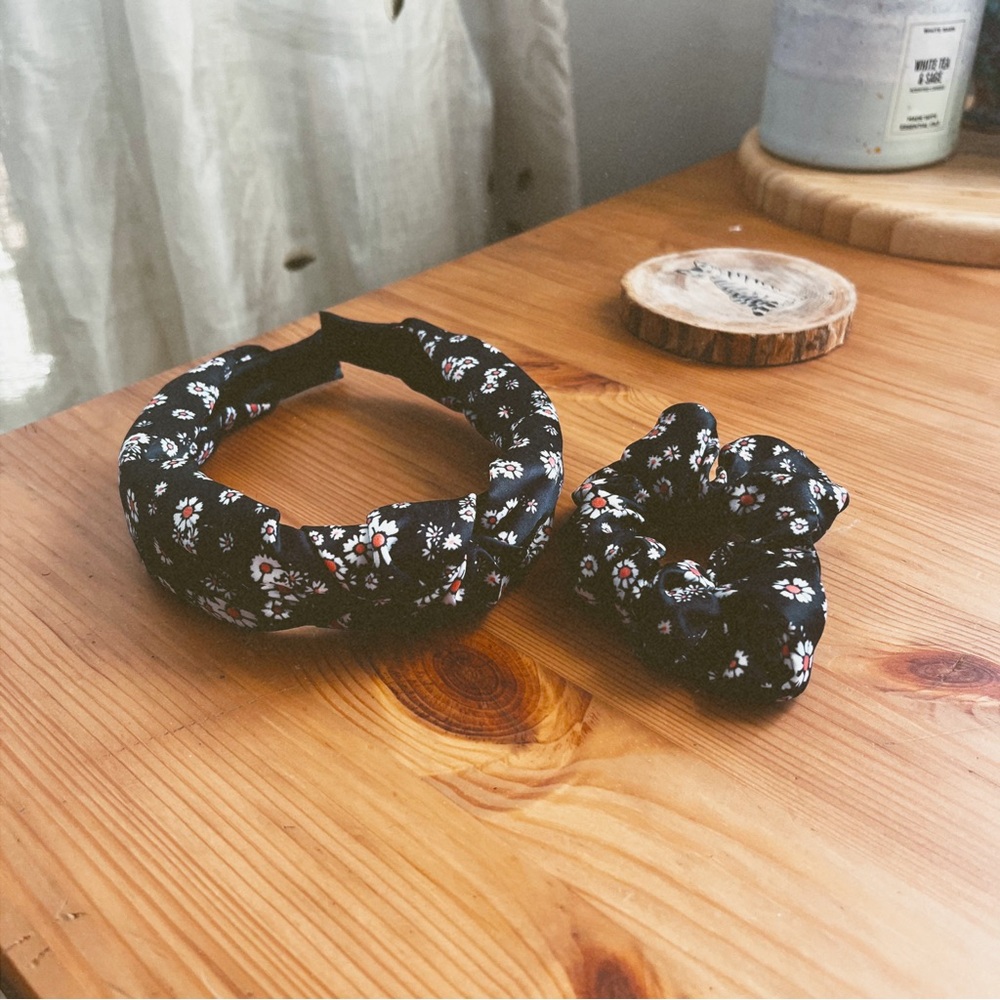 headband and scrunchie set 🌼🖤